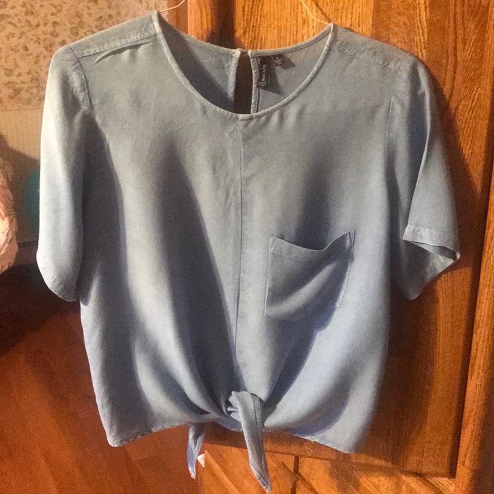 D&KADE BLUE CHAMBRAY TOP ACID WASH BLUE LARGE
